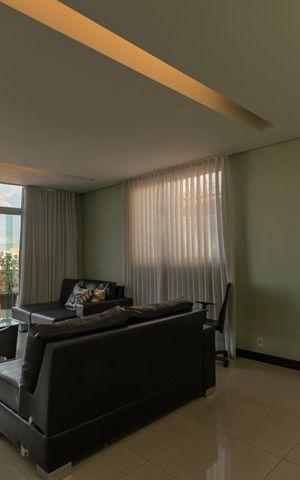 Apartamento à venda com 200m², 4 quartos e 2 vagas Apartamento à venda com 200m², 4 quartos e 2 vagasSala