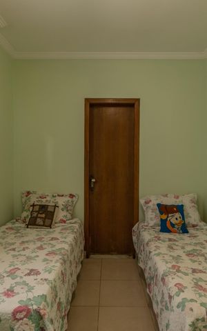 Apartamento à venda com 200m², 4 quartos e 2 vagas Apartamento à venda com 200m², 4 quartos e 2 vagasSuíte 2