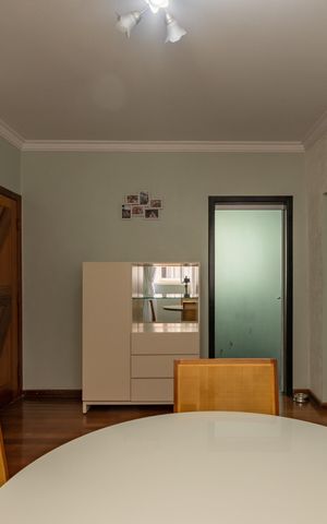 Apartamento à venda com 200m², 4 quartos e 2 vagas Apartamento à venda com 200m², 4 quartos e 2 vagasSala