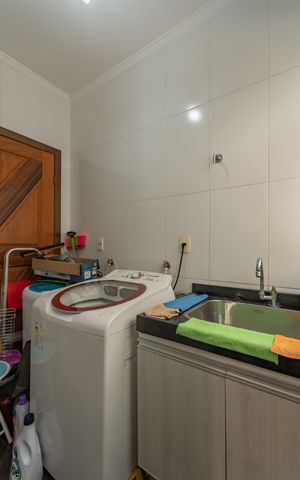 Apartamento à venda com 200m², 4 quartos e 2 vagas Apartamento à venda com 200m², 4 quartos e 2 vagasÁrea de Serviço