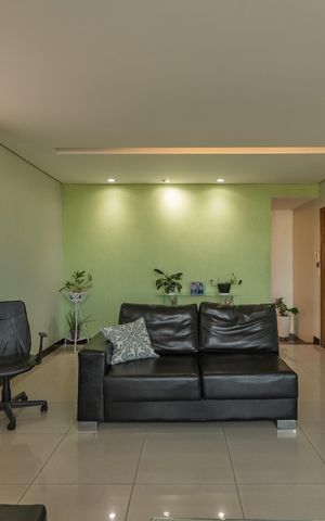 Apartamento à venda com 200m², 4 quartos e 2 vagas Apartamento à venda com 200m², 4 quartos e 2 vagasSala