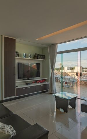 Apartamento à venda com 200m², 4 quartos e 2 vagas Apartamento à venda com 200m², 4 quartos e 2 vagasSala