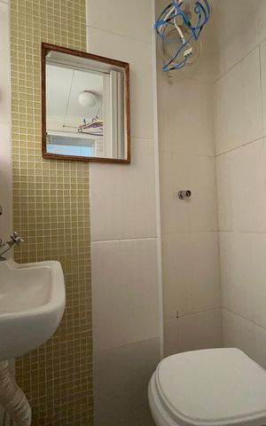 Apartamento à venda com 95m², 2 quartos e sem vaga Apartamento à venda com 95m², 2 quartos e sem vagaBanheiro de serviço