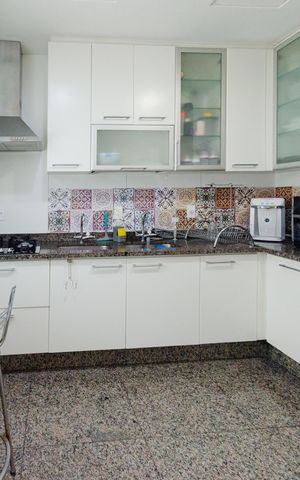 Apartamento à venda com 127m², 3 quartos e 2 vagas Apartamento à venda com 127m², 3 quartos e 2 vagasCozinha