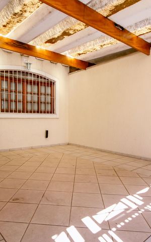 Casa para alugar com 98m², 2 quartos e 2 vagas Casa para alugar com 98m², 2 quartos e 2 vagasGaragem