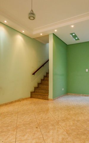 Casa para alugar com 98m², 2 quartos e 2 vagas Casa para alugar com 98m², 2 quartos e 2 vagasSala