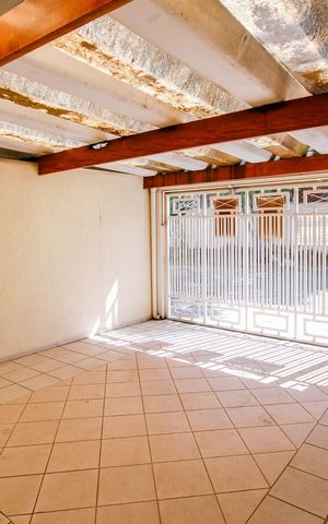 Casa para alugar com 98m², 2 quartos e 2 vagas Casa para alugar com 98m², 2 quartos e 2 vagasGaragem