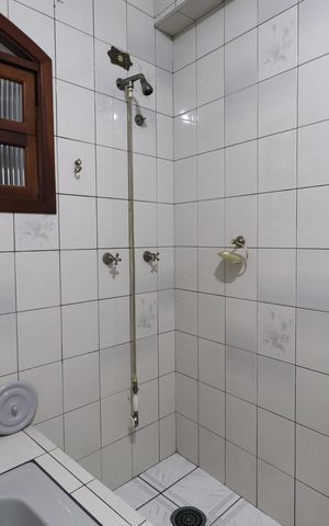 Casa à venda com 400m², 6 quartos e 3 vagasBanheiro da Suíte 1