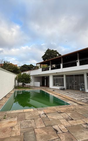Casa à venda com 428m², 4 quartos e 5 vagas Casa à venda com 428m², 4 quartos e 5 vagasÁrea Externa