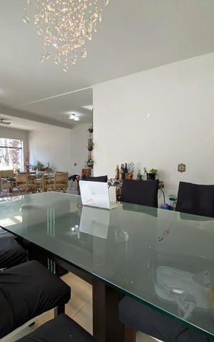 Casa à venda com 428m², 4 quartos e 5 vagas Casa à venda com 428m², 4 quartos e 5 vagasSala de Estar