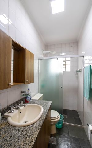 Casa para alugar com 100m², 4 quartos e 3 vagas Casa para alugar com 100m², 4 quartos e 3 vagasBanheiro