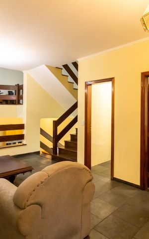 Casa para alugar com 100m², 4 quartos e 3 vagas Casa para alugar com 100m², 4 quartos e 3 vagasSala
