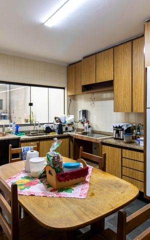 Casa para alugar com 100m², 4 quartos e 3 vagas Casa para alugar com 100m², 4 quartos e 3 vagasCozinha