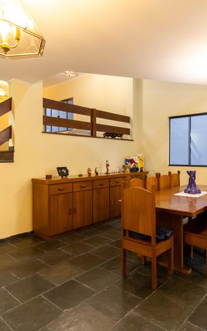 Casa para alugar com 100m², 4 quartos e 3 vagas Casa para alugar com 100m², 4 quartos e 3 vagasSala de Jantar