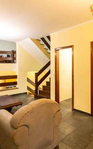Casa para alugar com 100m², 4 quartos e 3 vagas Casa para alugar com 100m², 4 quartos e 3 vagasSala