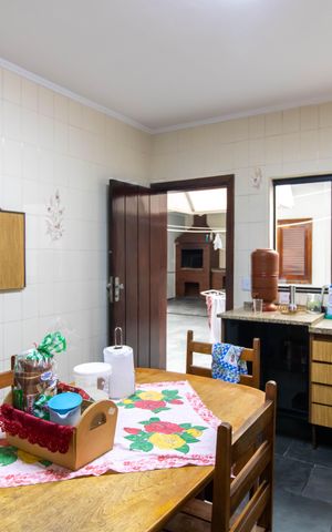 Casa para alugar com 100m², 4 quartos e 3 vagas Casa para alugar com 100m², 4 quartos e 3 vagasCozinha