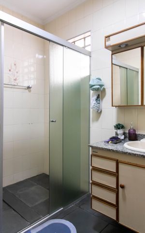 Casa para alugar com 100m², 4 quartos e 3 vagas Casa para alugar com 100m², 4 quartos e 3 vagasBanheiro da Suíte 2