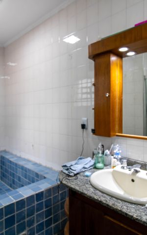 Casa para alugar com 100m², 4 quartos e 3 vagas Casa para alugar com 100m², 4 quartos e 3 vagasBanheiro da Suíte 1