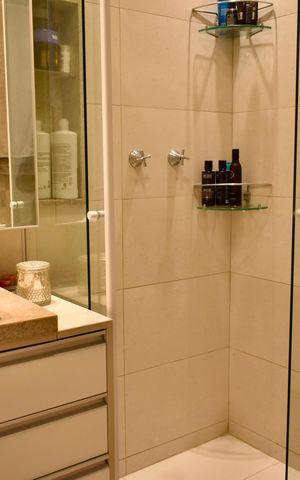 Apartamento à venda com 109m², 2 quartos e 2 vagas Apartamento à venda com 109m², 2 quartos e 2 vagasBanheiro da Suíte