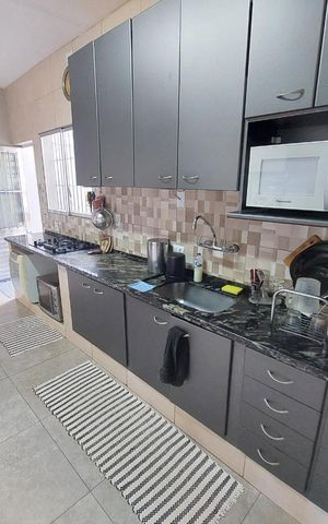 Casa à venda com 216m², 3 quartos e 3 vagas Casa à venda com 216m², 3 quartos e 3 vagasFoto 08