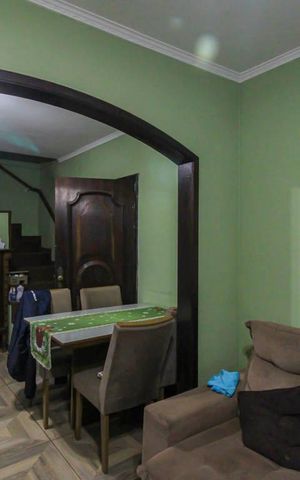 Casa à venda com 125m², 6 quartos e 4 vagas Casa à venda com 125m², 6 quartos e 4 vagasSala 1