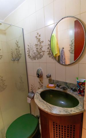 Apartamento à venda com 304m², 4 quartos e 2 vagas Apartamento à venda com 304m², 4 quartos e 2 vagasBanheiro Social 2