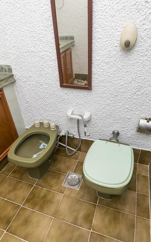 Casa à venda com 210m², 2 quartos e 4 vagas Casa à venda com 210m², 2 quartos e 4 vagasBanheiro da Suíte