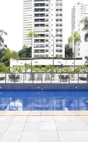 Apartamento para alugar com 178m², 3 quartos e 2 vagas Apartamento para alugar com 178m², 3 quartos e 2 vagasÁrea Comum - Piscina