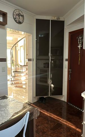 Apartamento à venda com 240m², 3 quartos e 3 vagas Apartamento à venda com 240m², 3 quartos e 3 vagasCozinha