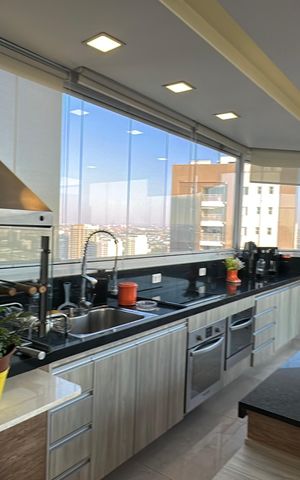 Apartamento à venda com 240m², 3 quartos e 3 vagas Apartamento à venda com 240m², 3 quartos e 3 vagasChurrasqueira