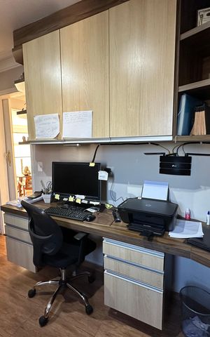 Apartamento à venda com 240m², 3 quartos e 3 vagas Apartamento à venda com 240m², 3 quartos e 3 vagasEscritório