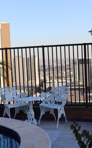 Apartamento à venda com 240m², 3 quartos e 3 vagas Apartamento à venda com 240m², 3 quartos e 3 vagasPiscina