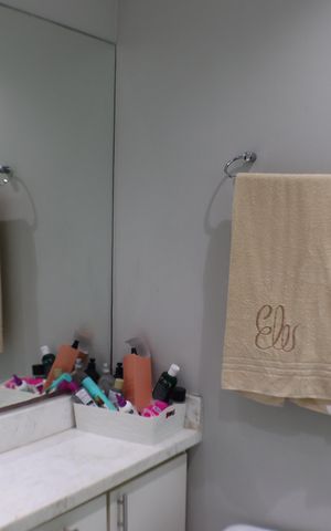 Apartamento à venda com 240m², 3 quartos e 3 vagas Apartamento à venda com 240m², 3 quartos e 3 vagasBanheiro Social 1