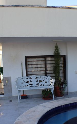 Apartamento à venda com 240m², 3 quartos e 3 vagas Apartamento à venda com 240m², 3 quartos e 3 vagasPiscina