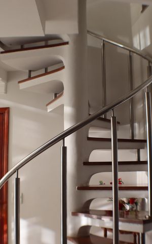 Apartamento à venda com 240m², 3 quartos e 3 vagas Apartamento à venda com 240m², 3 quartos e 3 vagasEscada
