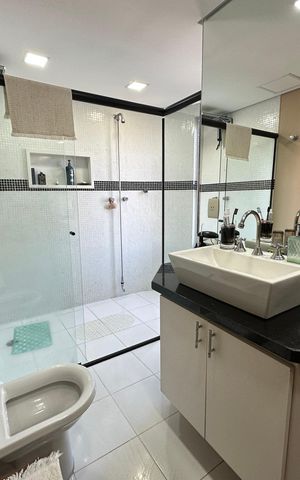 Apartamento à venda com 240m², 3 quartos e 3 vagas Apartamento à venda com 240m², 3 quartos e 3 vagasBanheiro da Suíte