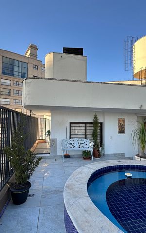 Apartamento à venda com 240m², 3 quartos e 3 vagas Apartamento à venda com 240m², 3 quartos e 3 vagasPiscina