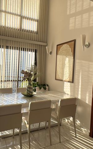 Apartamento à venda com 240m², 3 quartos e 3 vagas Apartamento à venda com 240m², 3 quartos e 3 vagasSala