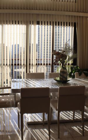Apartamento à venda com 240m², 3 quartos e 3 vagas Apartamento à venda com 240m², 3 quartos e 3 vagasSala