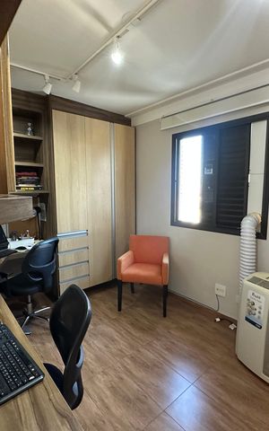 Apartamento à venda com 240m², 3 quartos e 3 vagas Apartamento à venda com 240m², 3 quartos e 3 vagasEscritório
