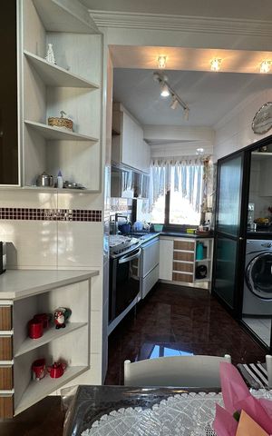Apartamento à venda com 240m², 3 quartos e 3 vagas Apartamento à venda com 240m², 3 quartos e 3 vagasCozinha