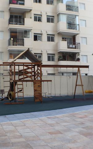 Apartamento à venda com 240m², 3 quartos e 3 vagas Apartamento à venda com 240m², 3 quartos e 3 vagasÁrea comum - Playground