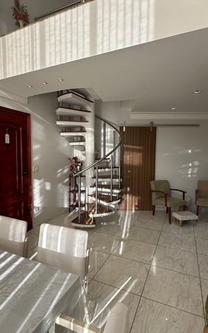 Apartamento à venda com 240m², 3 quartos e 3 vagas Apartamento à venda com 240m², 3 quartos e 3 vagasSala