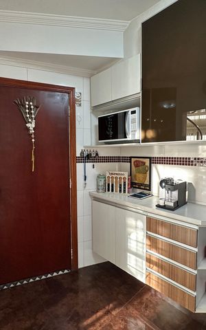 Apartamento à venda com 240m², 3 quartos e 3 vagas Apartamento à venda com 240m², 3 quartos e 3 vagasCozinha