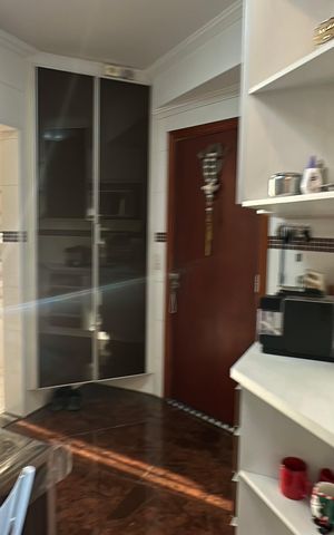 Apartamento à venda com 240m², 3 quartos e 3 vagas Apartamento à venda com 240m², 3 quartos e 3 vagasCozinha