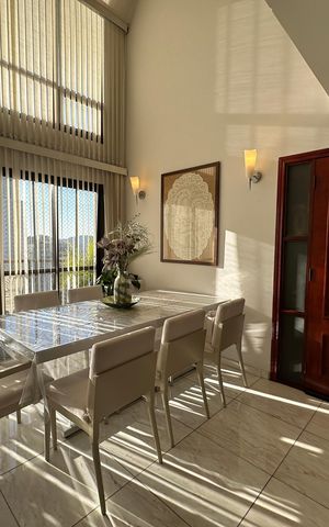 Apartamento à venda com 240m², 3 quartos e 3 vagas Apartamento à venda com 240m², 3 quartos e 3 vagasSala
