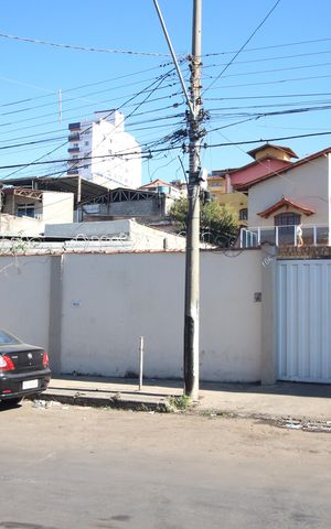 Casa à venda com 530m², 4 quartos e 4 vagasFachada