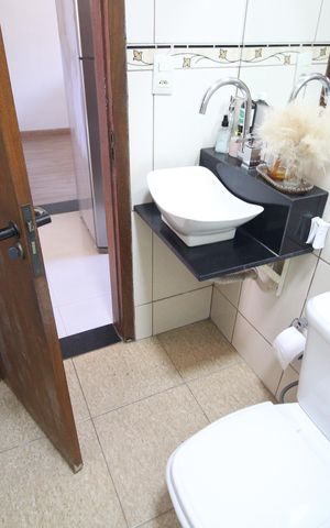 Casa à venda com 530m², 4 quartos e 4 vagasBanheiro