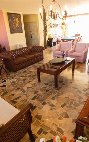 Apartamento à venda com 571m², 4 quartos e 2 vagas Apartamento à venda com 571m², 4 quartos e 2 vagasSala de TV