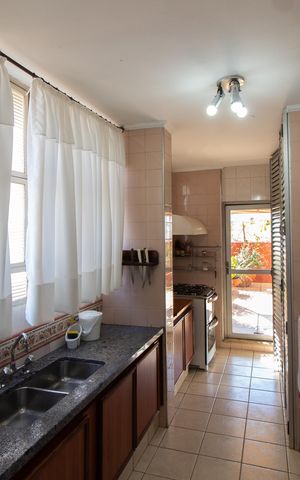 Apartamento à venda com 571m², 4 quartos e 2 vagas Apartamento à venda com 571m², 4 quartos e 2 vagasCozinha 2